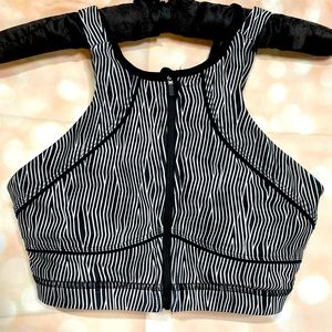 Mondetta high neck sports bra - black & white vertical stripes - size small